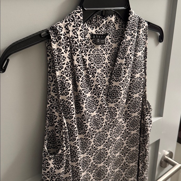 Theory Sleeveless Printed Blouse – Black & White, Size S - Picture 4 of 7